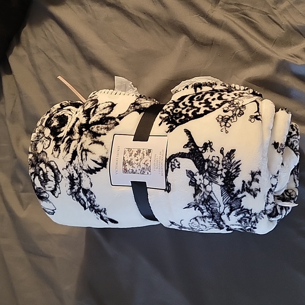 Victoria secret blanket brand new with tags never used